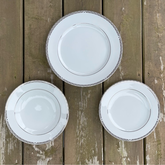 Royal Doulton Platinum 3 Piece Set - Dinner Plate, Salad Plate, Rim Soup Bowl - Picture 7 of 13